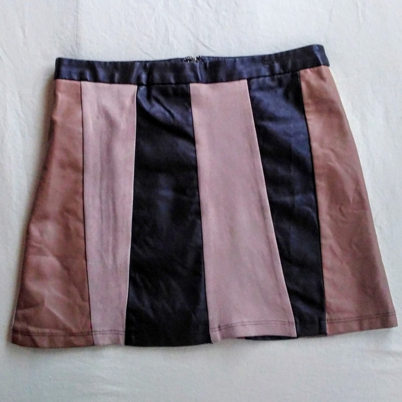 ⭐ Bundle 5 for 25 with anything marked with a star. Brown Skirt - Picture 2 of 11